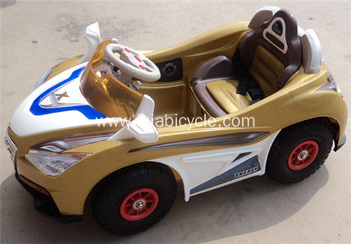 இசையுடன் கார்களில் சவாரி செய்யுங்கள்